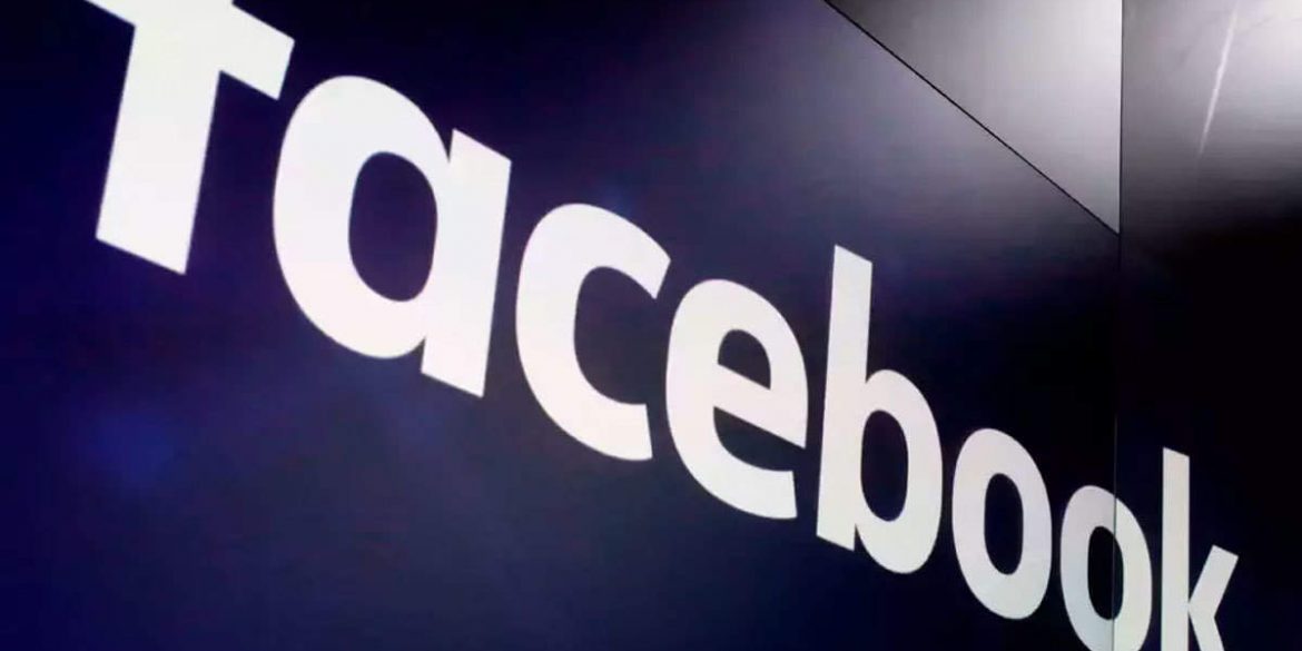 Facebook заблокировал сотни профилей, связанных со «Слугой народа»
