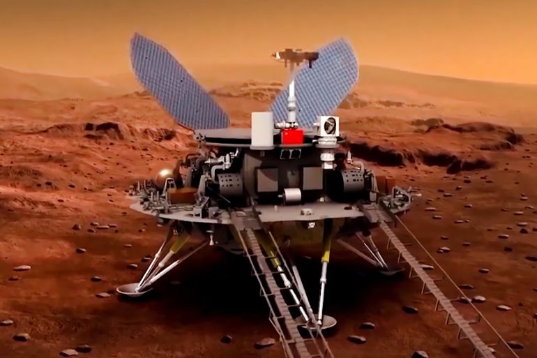 Китайский марсоход «Чжужун» прислал яркие селфи с красной планеты