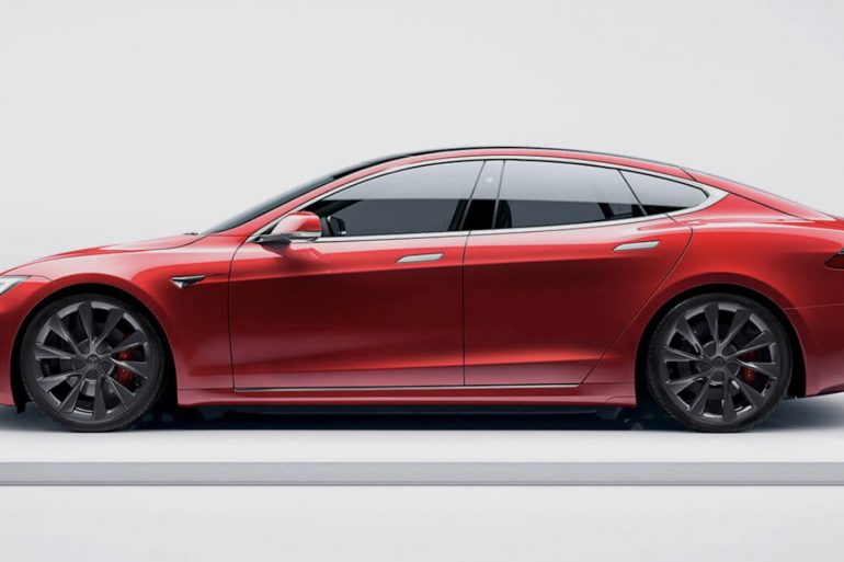 Tesla отменила выпуск своего самого дорогого и быстрого седана