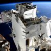 Астронавты вышли в открытый космос и установили на МКС новую солнечную батарею. Видео