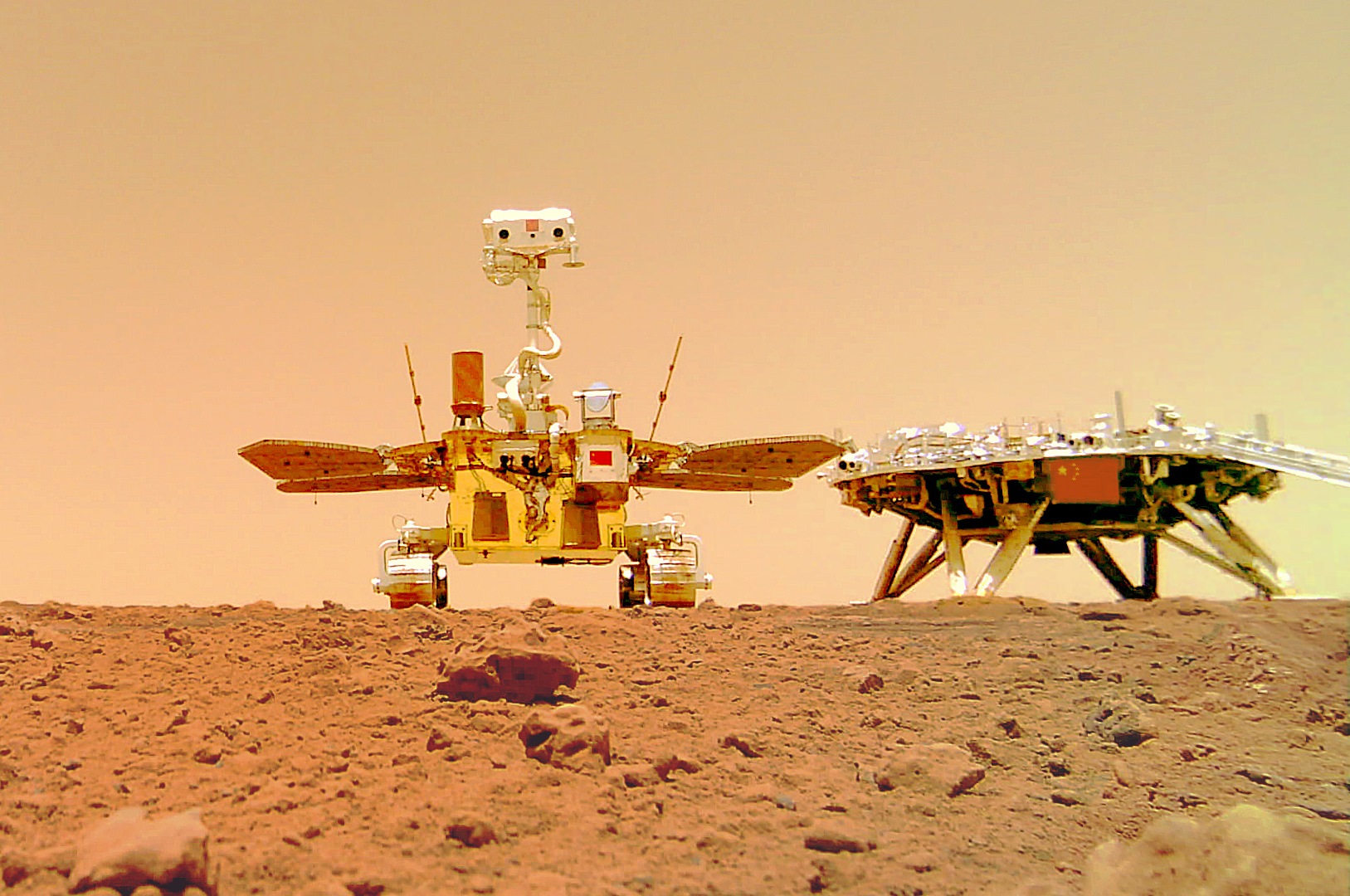 Как звучит Марс. Китайский марсоход прислал на Землю новые видео