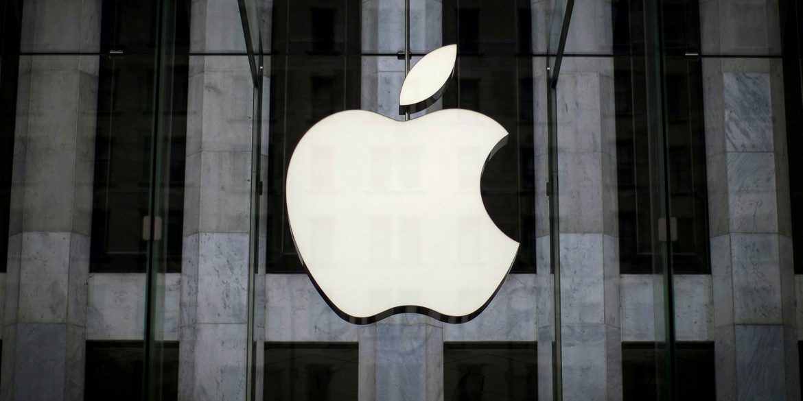 Apple стала першою компанією в історії з капіталізацією $2,4 трлн
