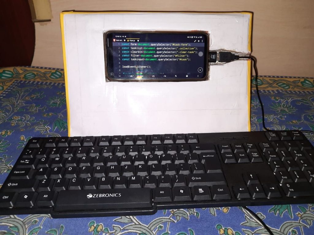 Хлопчик в Індії самостійно навчився програмуванню по смартфону