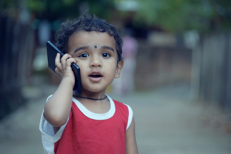 Мальчик в Индии самостоятельно обучился программированию по смартфону