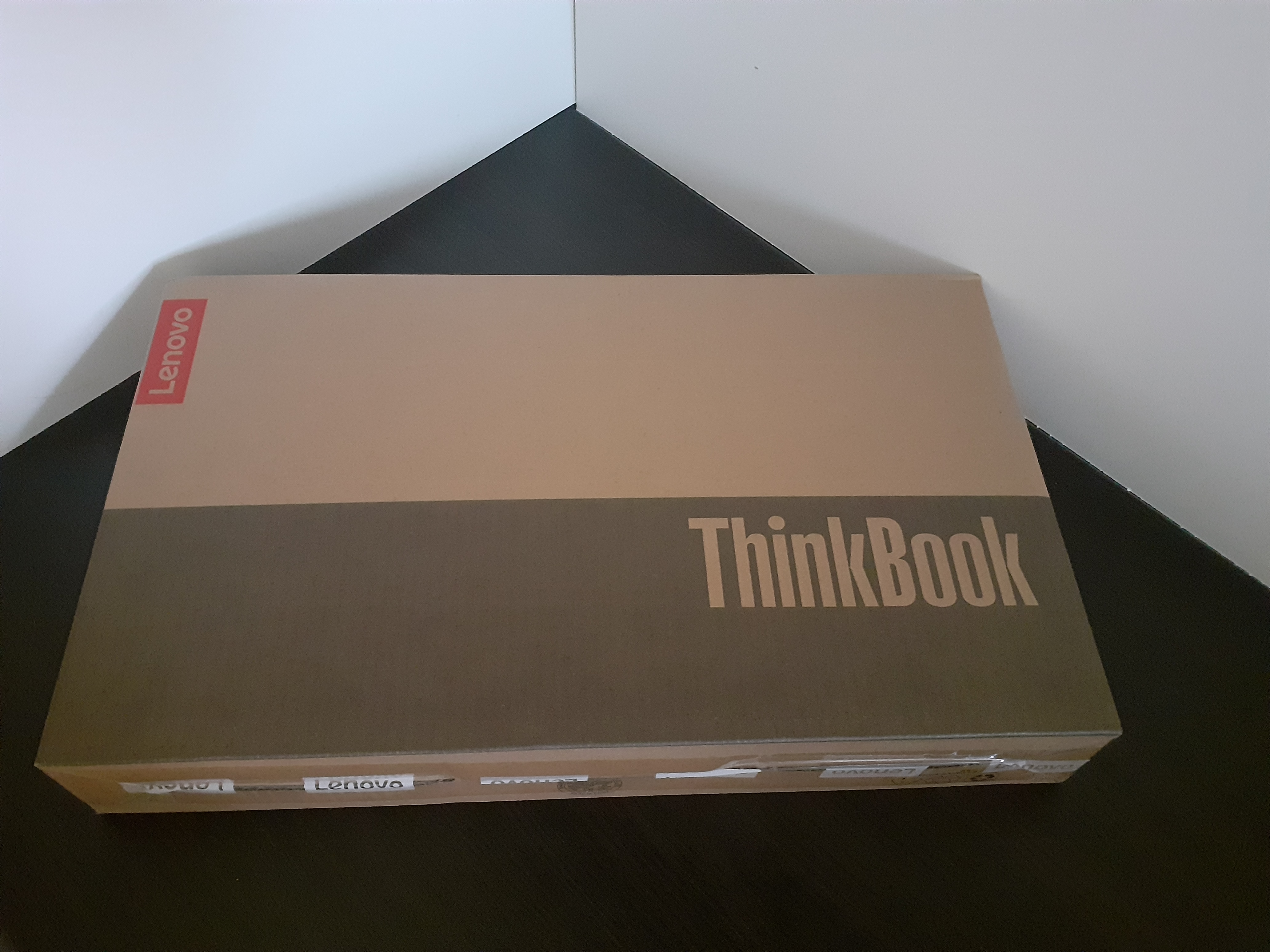 Бізнес-ноутбук Lenovo з лаконічним дизайном. Огляд ThinkBook 14 G2 ARE