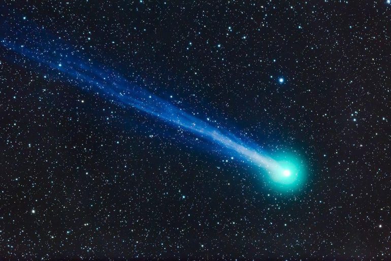 Астрономы заметили приближение к Земле самой большой кометы в истории