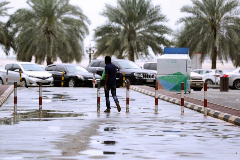 В ОАЭ искусственно вызывали дождь. видео