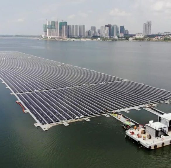 У Сінгапурі запустили запустили найбільшу плавучу сонячну електростанцію у світі