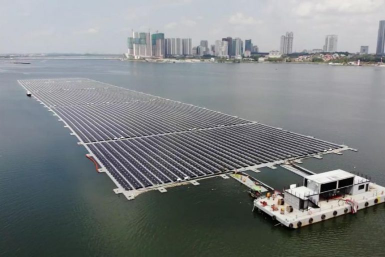 В Сингапуре запустили запустили крупнейшую плавучую солнечную электростанцию в мире