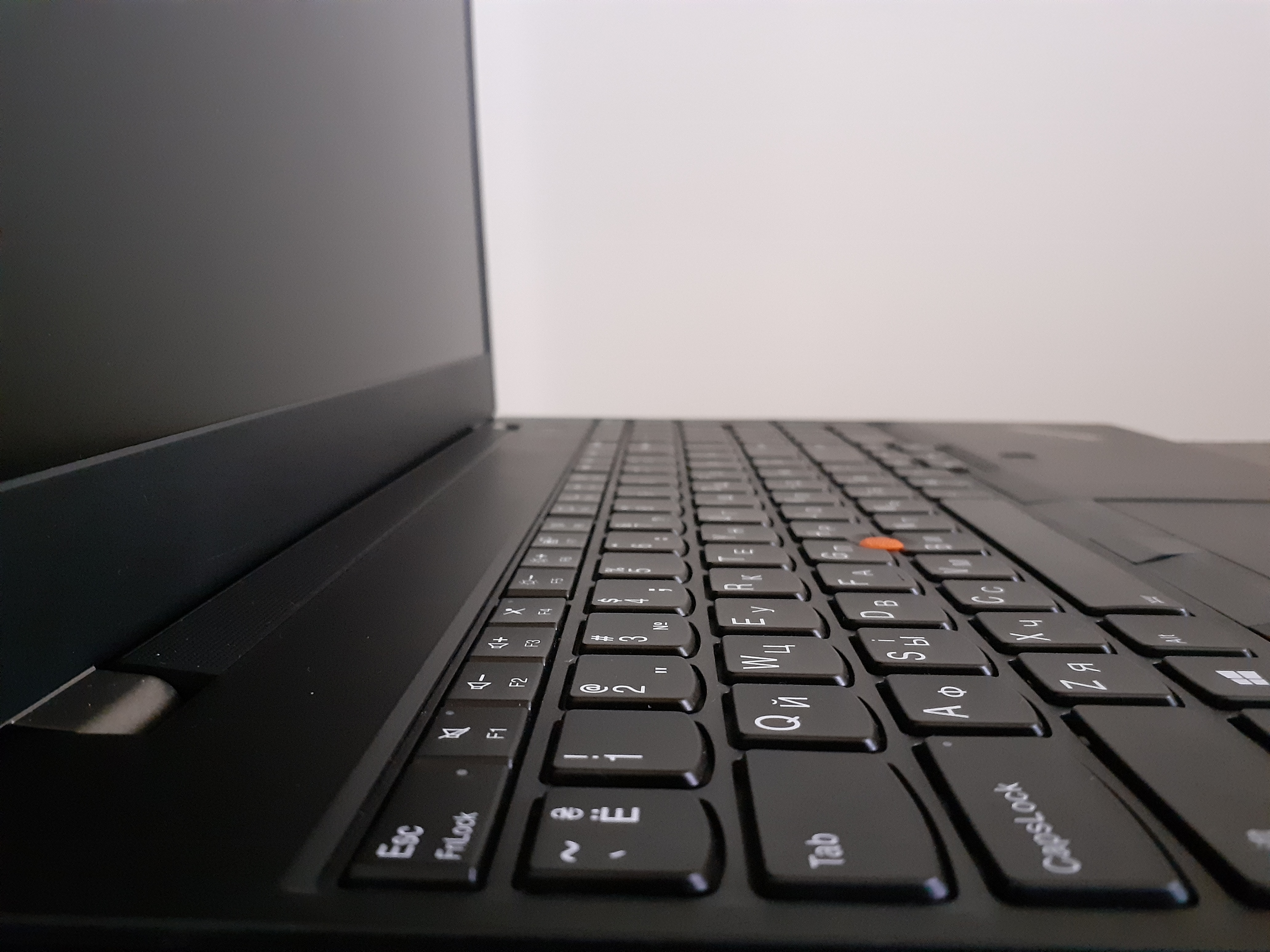 Ноутбук для роботи із посиленим захистом: огляд Lenovo ThinkPad T15 Gen 1