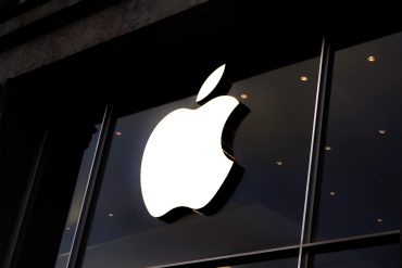 Суд обязал Apple выплатить $300 млн компенсации за нарушение патентов