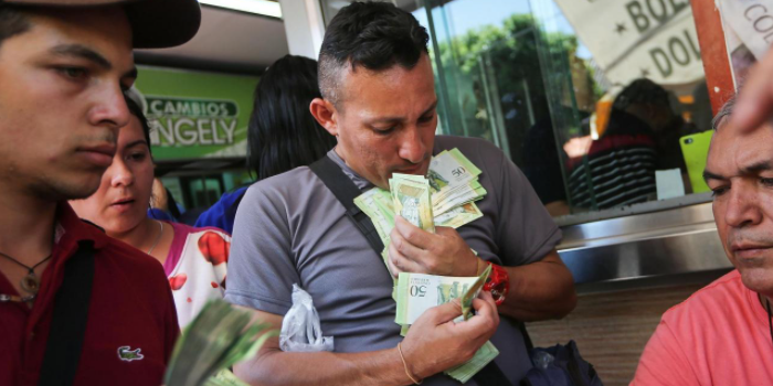 Венесуела запустила цифрову валюту через гіперінфляцію