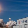 SpaceX запустит спутник, который будет показывать рекламу в космосе