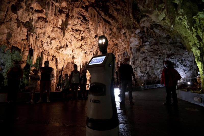 В Греции заработал робот-экскурсовод «Персефона». Видео