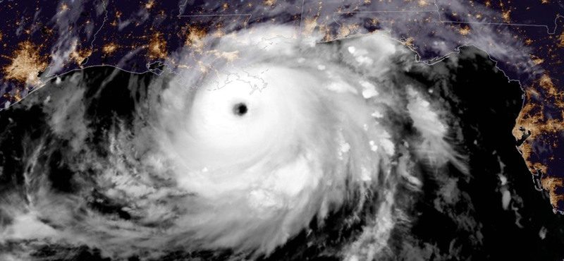 Американские ученые сняли ураган Ида из его эпицентра