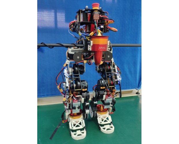 Китайці розробили літаючого робота-гуманоїда. Відео