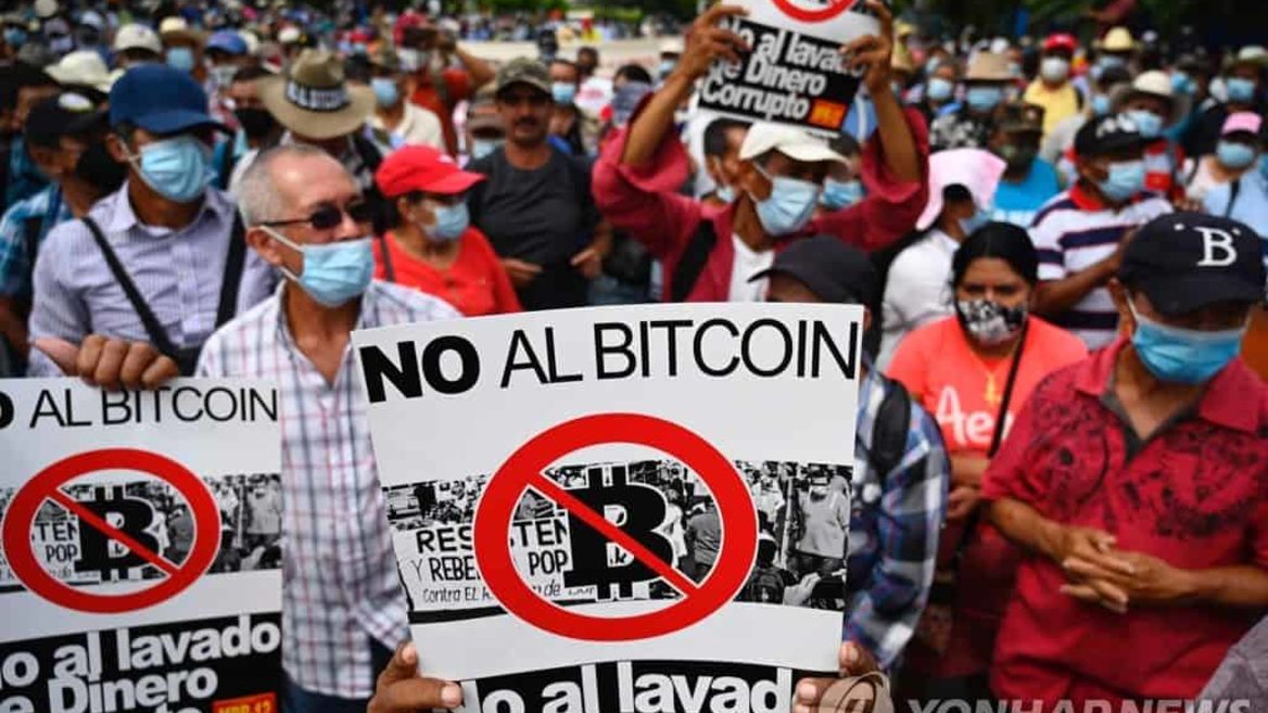 Жители Сальвадора вышли протестовать против легализации биткоина