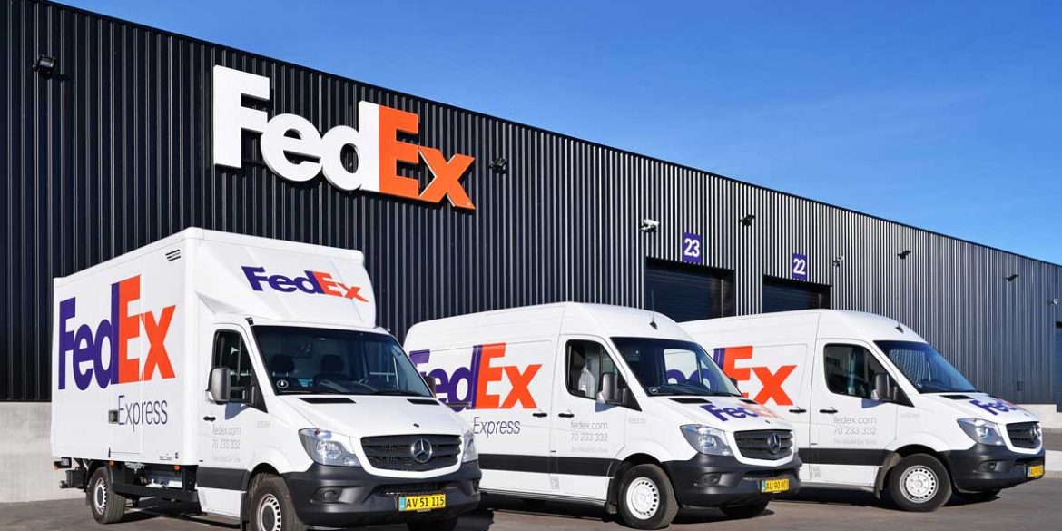 Американская почтовая служба FedEx начала доставлять посылки на беспилотных грузовиках