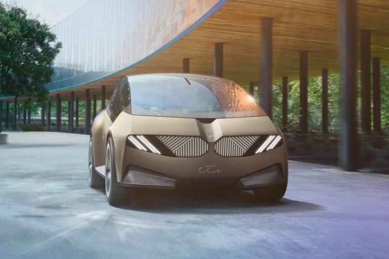 BMW дозакамовив акумулятори для електромобілів на 20 млрд євро