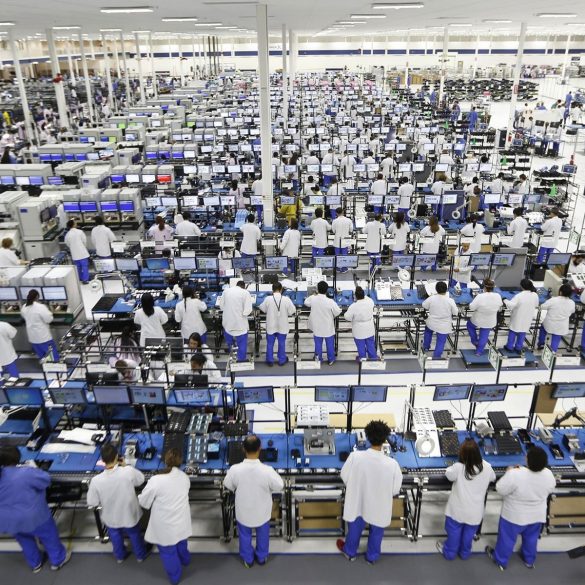 Постачальники Apple і Tesla зупинили виробництво в Китаї через обмеження електропостачання