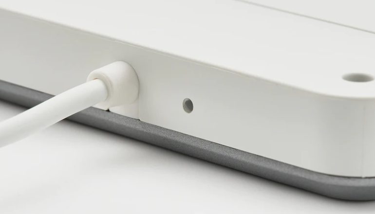 IKEA выпустила беспроводную зарядку Sjomarke, которая крепится под столом