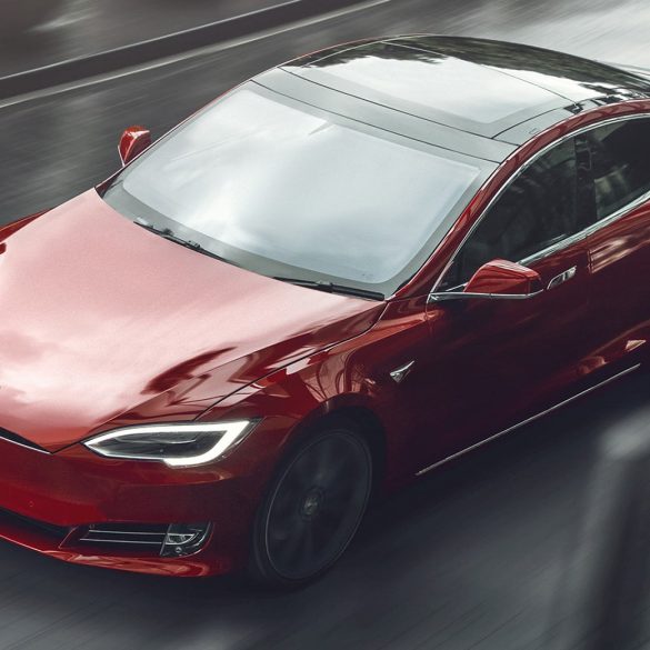 Tesla Model S побила рекорд скорости среди электромобилей