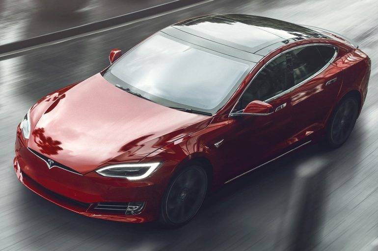 Tesla Model S побила рекорд скорости среди электромобилей
