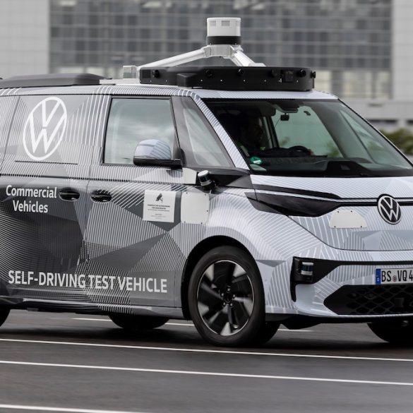 Volkswagen начал испытания беспилотного микроавтобуса ID Buzz AD