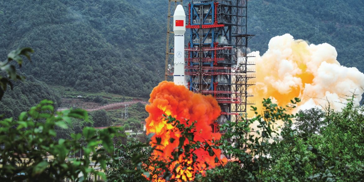 Китай запустив супутник для збору космічного сміття