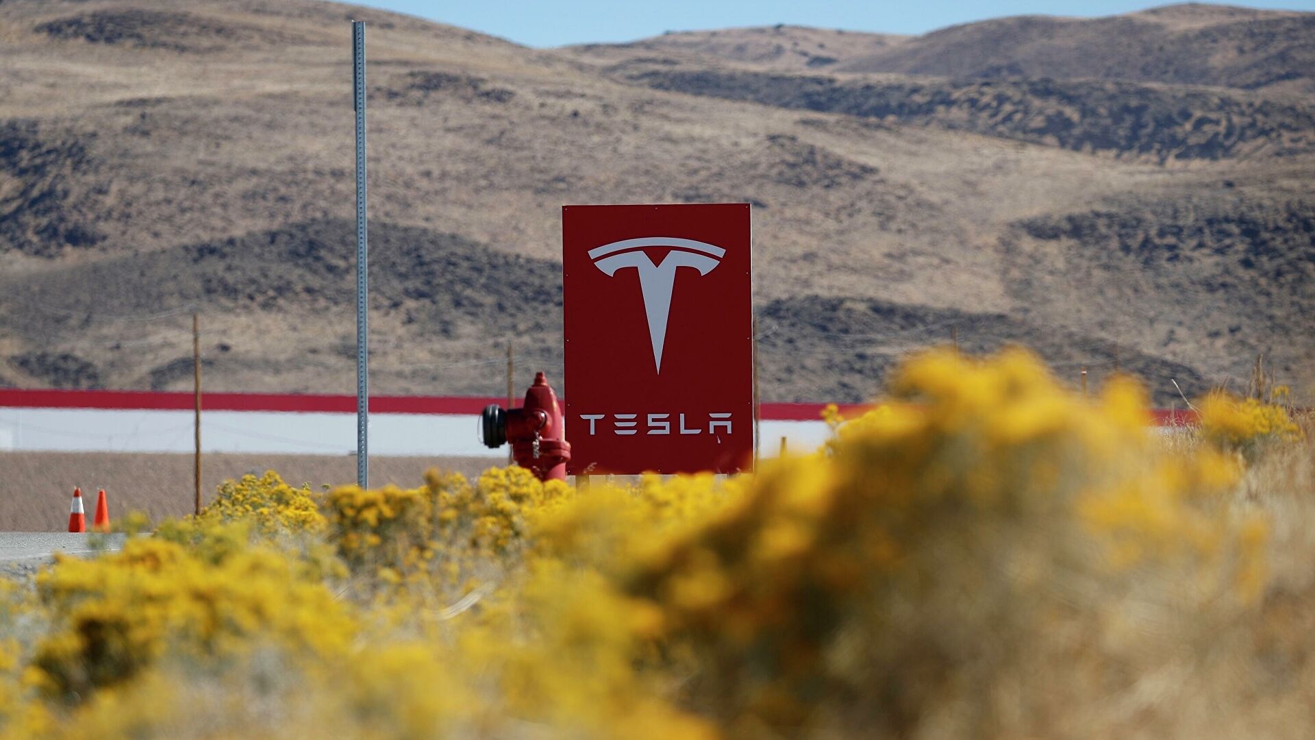 Суд обязал Tesla выплатить бывшему работнику фабрики компании $137 млн