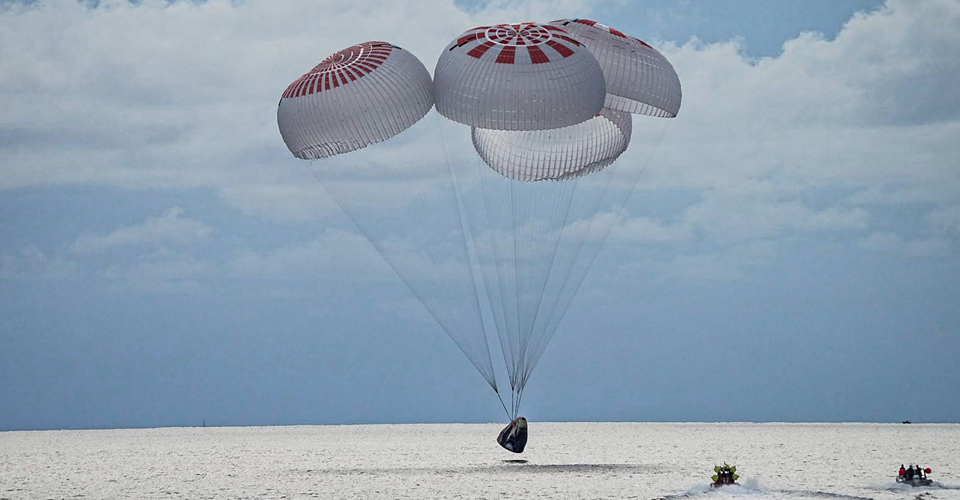 Грузовой космический корабль Cargo Dragon успешно приводнился у берегов Флориды