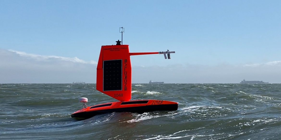 Ученым удалось снять ураган изнутри с помощью морского дрона