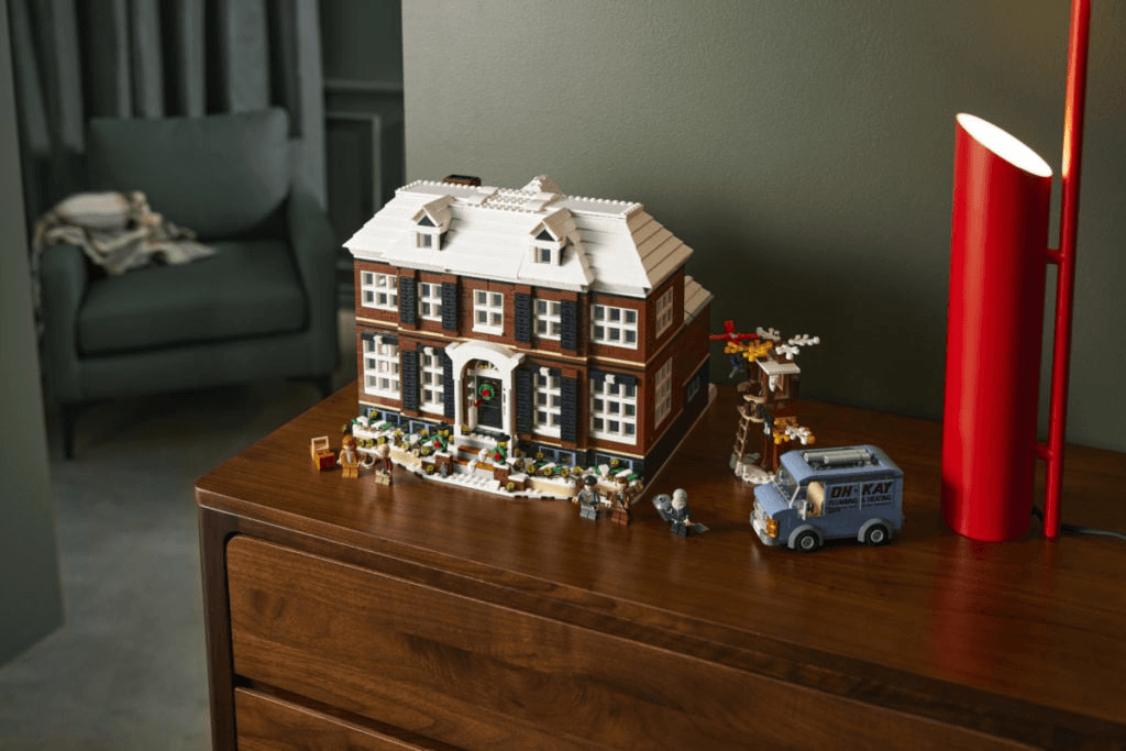 LEGO представил конструктор по фильму «Один дома», созданный украинским дизайнером