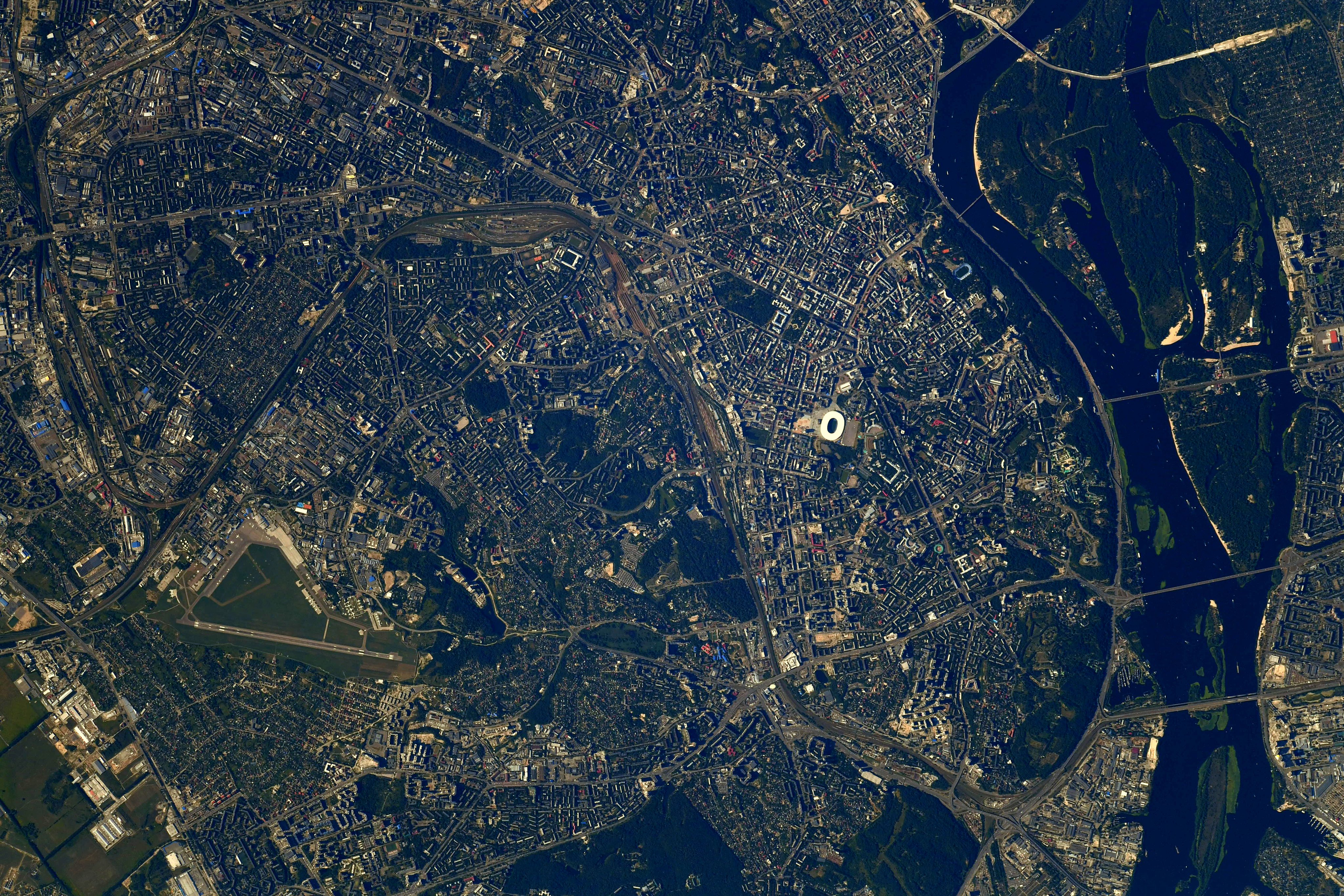 Астронавт МКС зробив незвичні фото Києва та річки Дніпро