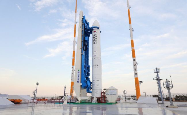 Южная Корея стала 7 страной, которая отправила собственную ракету в космос. Видео
