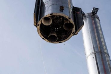 Компанія SpaceX провела перші вогневі випробування двигуна Raptor на прототипі Starship