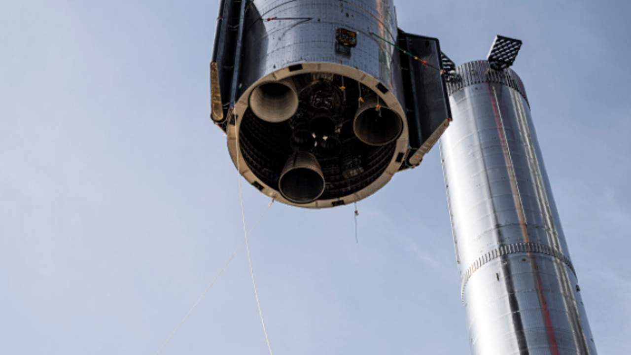 Компанія SpaceX провела перші вогневі випробування двигуна Raptor на прототипі Starship