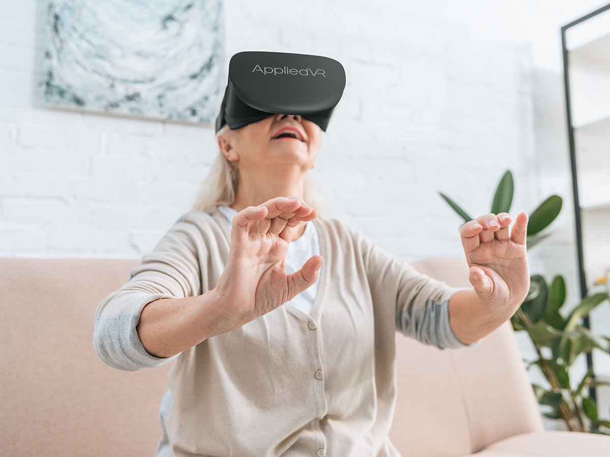 США одобрили лечение хронической боли с помощью VR