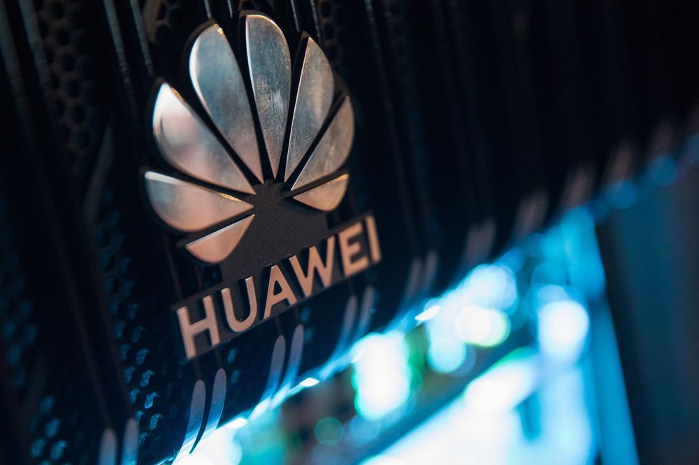 Байден подписал закон, запрещающий коммерческое использование в США техники Huawei и ZTE