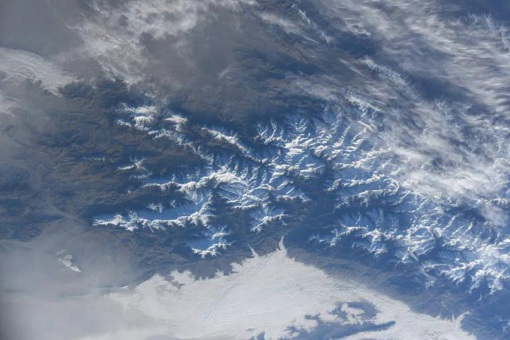 Китайская астронавтка показала, как выглядит Земли с борта космической станции «Тяньгун»