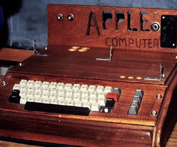 На аукціоні за $400 тисяч продали комп'ютер Apple-1, зібраний особисто Стівом Возняком та Стівом Джобсом