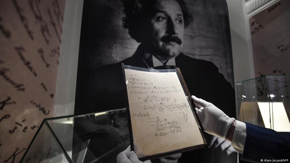 У Парижі продали рукопис Ейнштейна з теорією відносності за 11,6 млн євро
