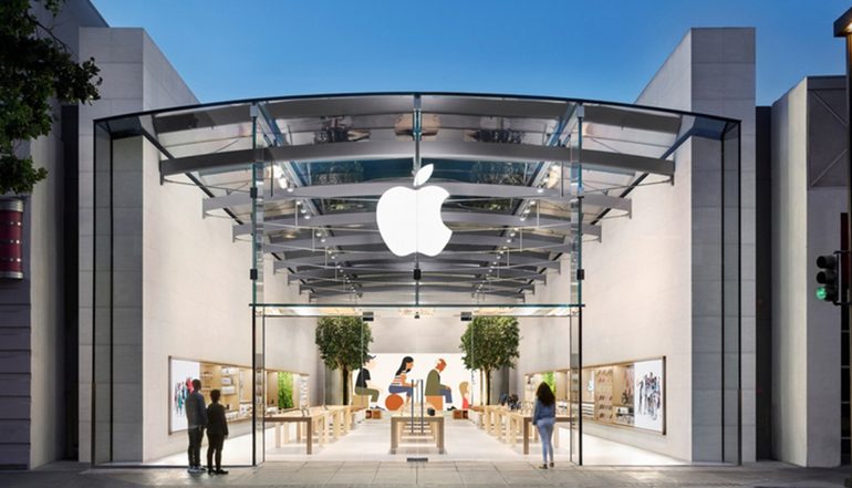 Apple отменила масочный режим почти в половине своих магазинов в США