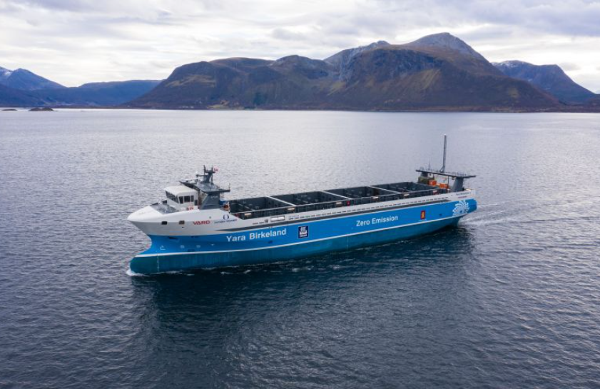 В Норвегии сошел на воду первый в мире электрический беспилотный сухогруз