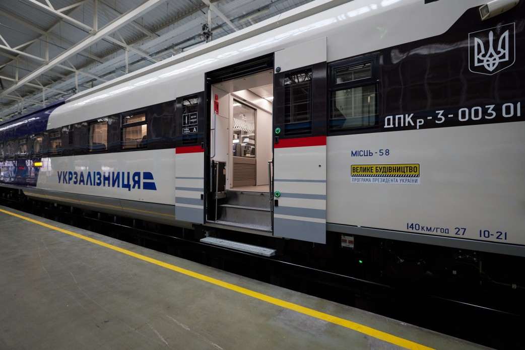 Як виглядає новенький дизель-поїзд українського виробництва