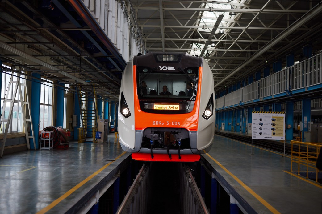 Як виглядає новенький дизель-поїзд українського виробництва
