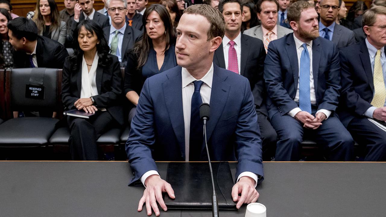Житомирский суд вызвал на заседание основателя Facebook Цукерберга