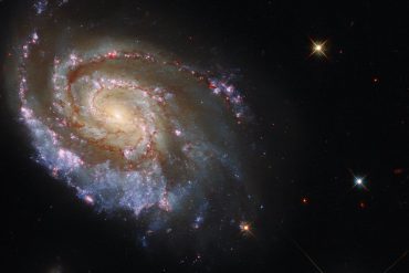 Hubble сфотографировал галактику, похожую на космический фейерверк