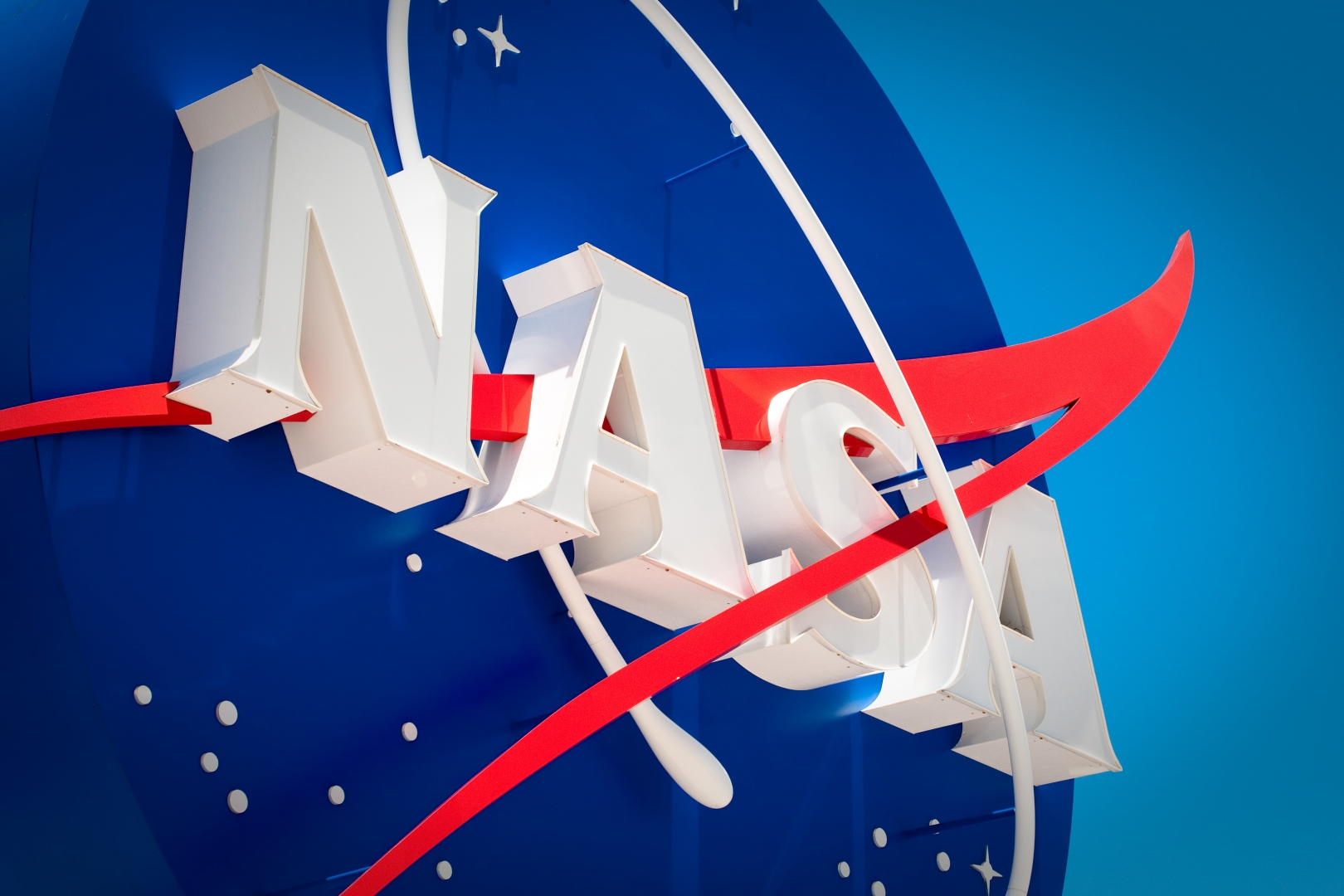 NASA отложила высадку на Луну на 2025 год