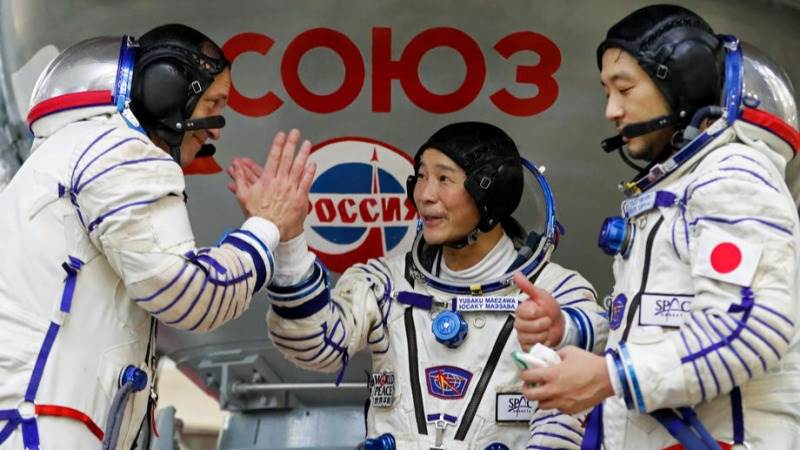 Японські космічні туристи з МКС успішно повернулися на Землю